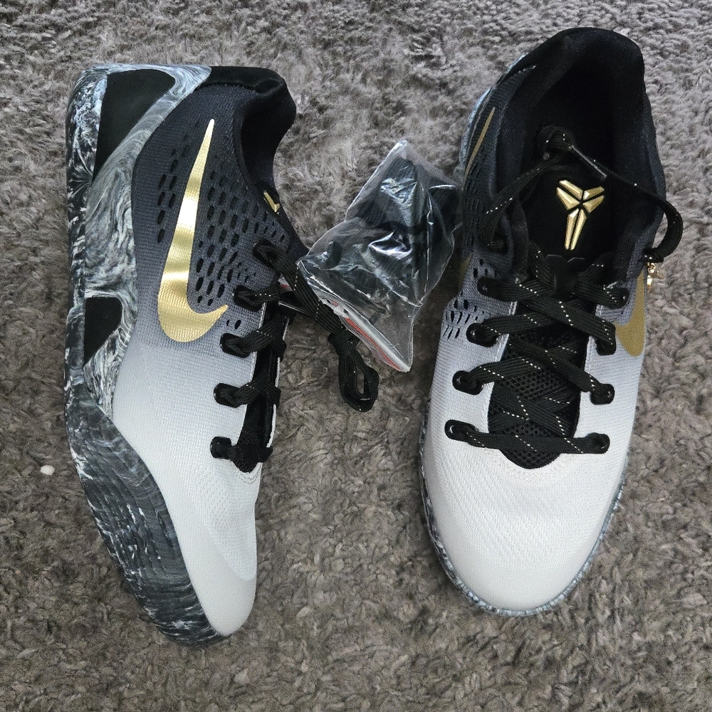 Nike Kobe 9 IX Low EM GS 7Y Mambacita Black Met Gold White 012026 - Picture 1 of 10
